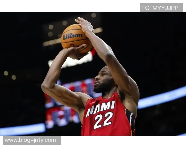 末节关键时刻三分球助力安德鲁维金斯贡献15分5篮板5助攻表现出色